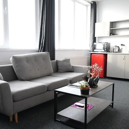 Luana Airport Apartments #9 Otopeni Luaran gambar