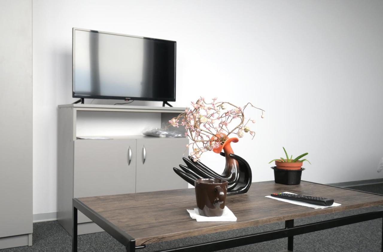 Luana Airport Apartments #9 Otopeni Luaran gambar